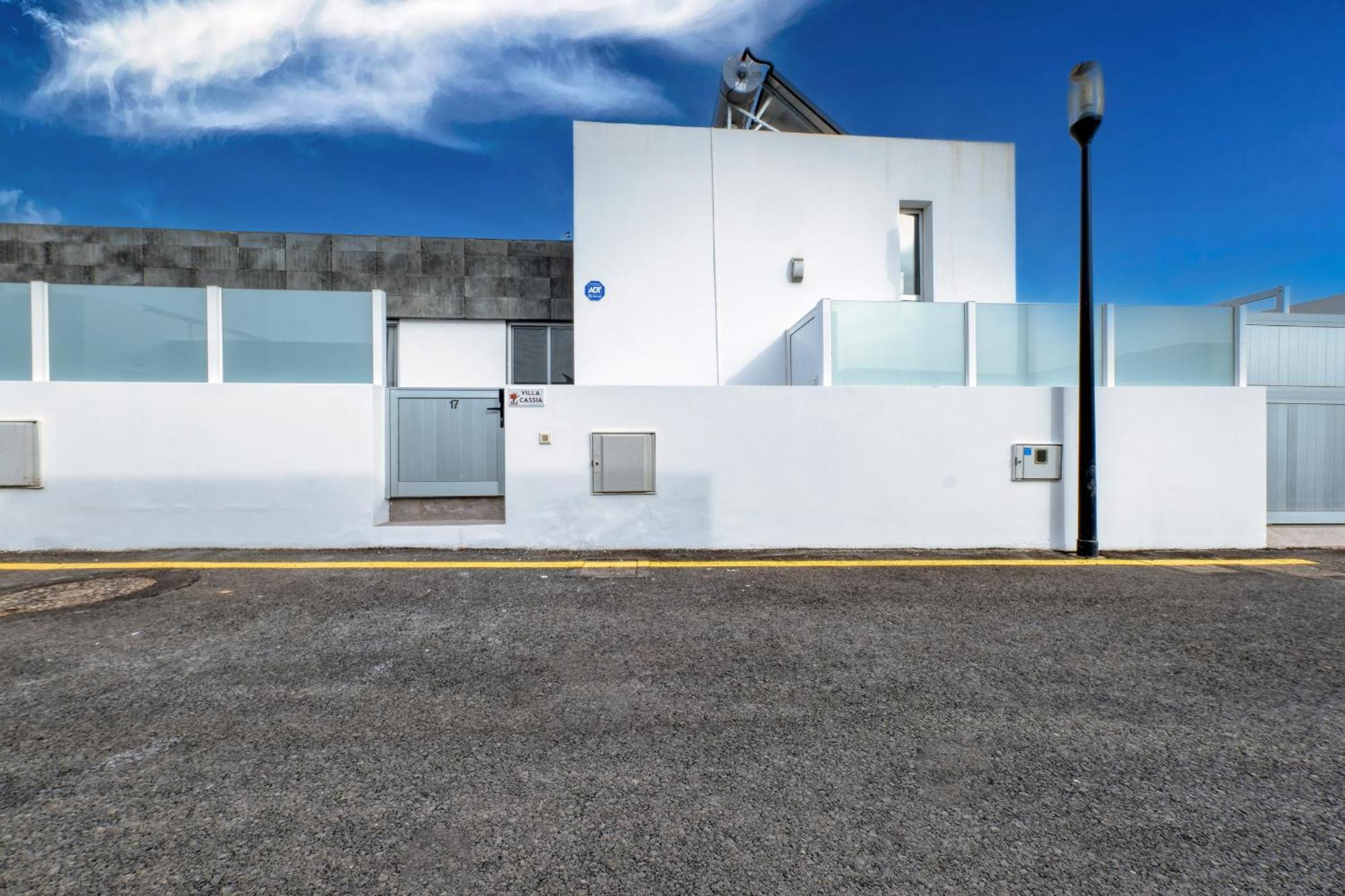 Casa de vacances Cassia-private Pool Aircon, Sat Tv By Lanzarote *